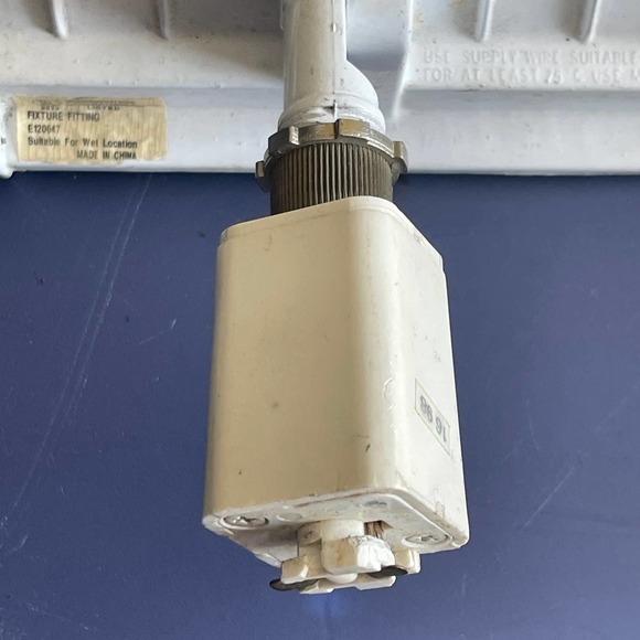 Flood Lights Pair of 02 Fixture Fitting E120647 Underwriters Laboratories - Picture 4 of 7